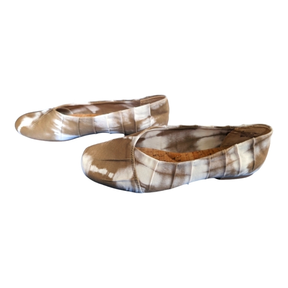 Korks Palmer Pleated Canvas Flats in Taupe & White Size 7 EUC
